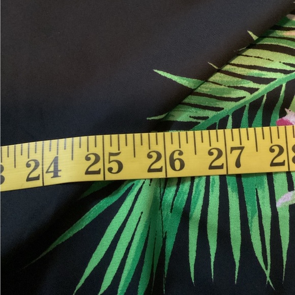 Belle by Kim Gravel Floral V-Neck Blouse Size 3X - Picture 7 of 8